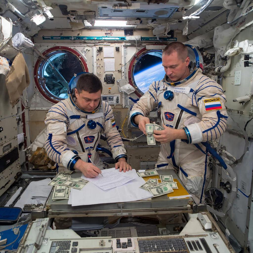 Сколько получают российские космонавты за полёт в космос
