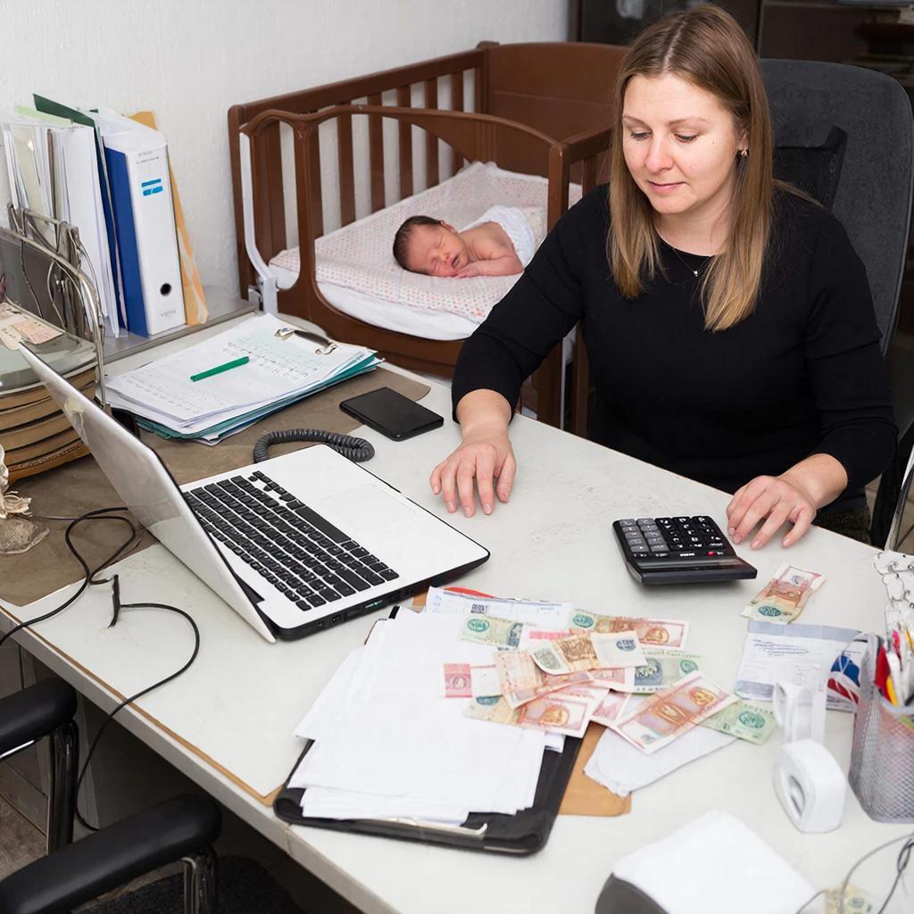 Самозанятым мамам хотят дать налоговую передышку после родов