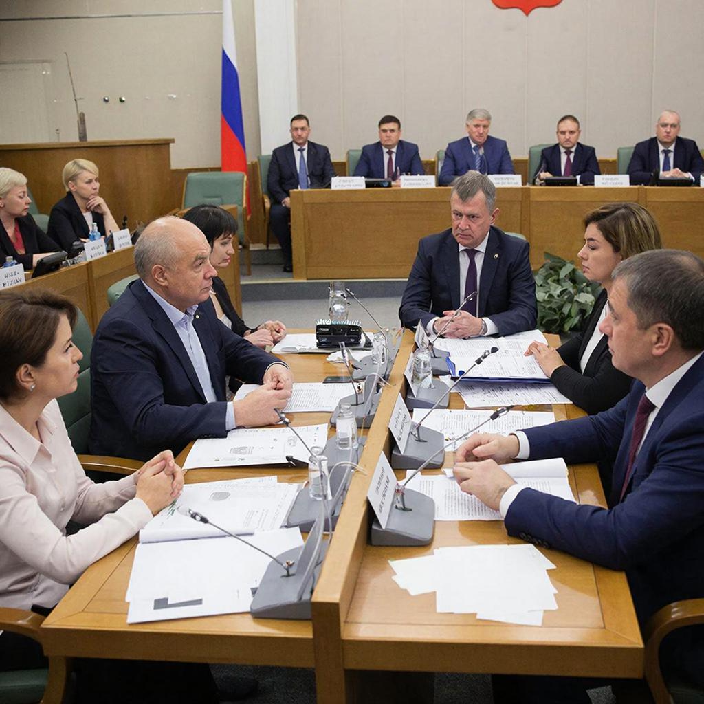 Госдума хочет запретить машины-рекламоносители