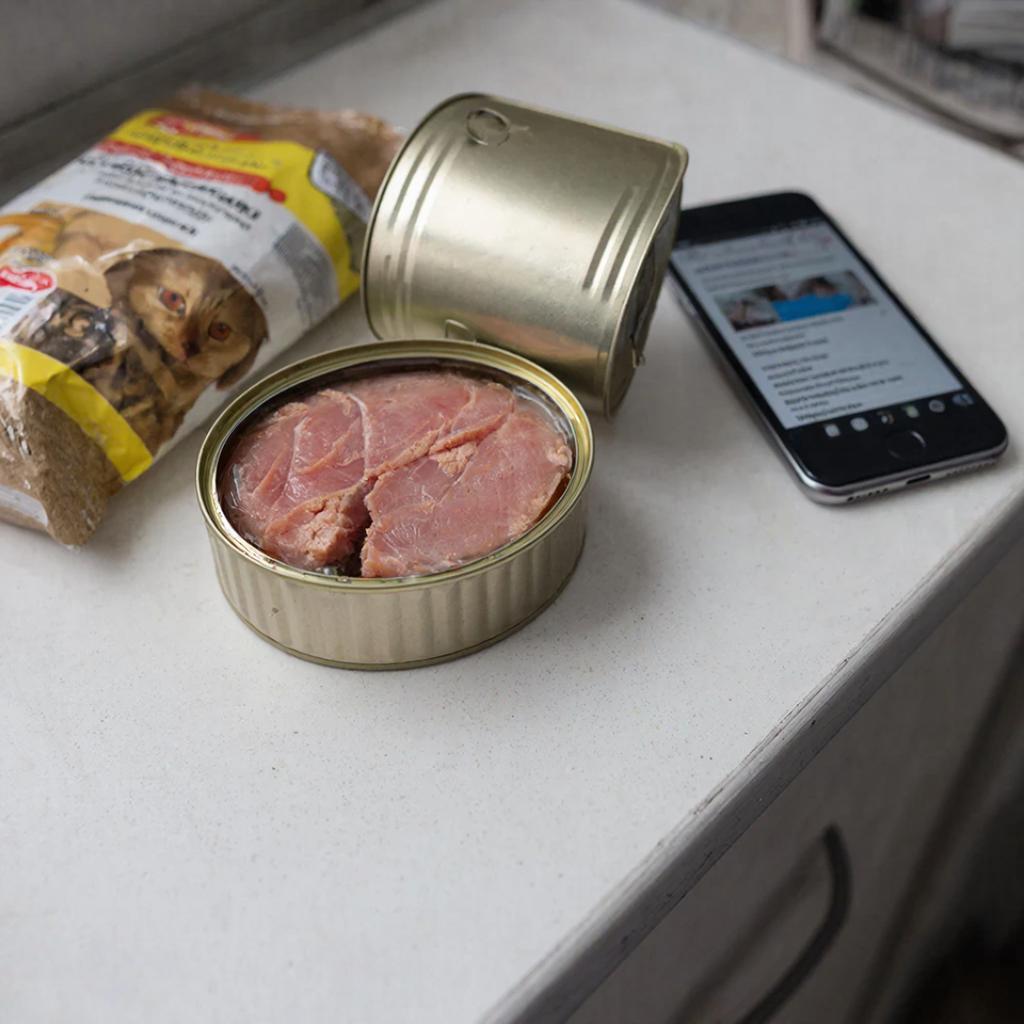 Тунец в банке похожей на кошачий корм вызвал споры в интернете