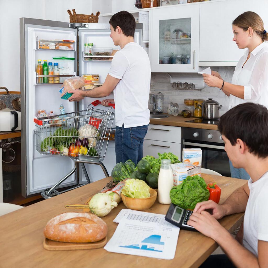 Питание съедает почти половину доходов россиян — эксперты бьют тревогу